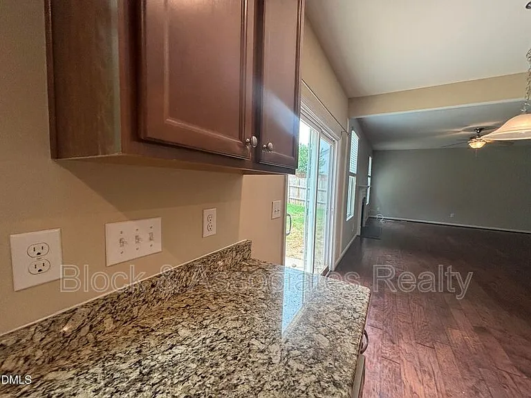 4 White Spruce Ct — Photo 23