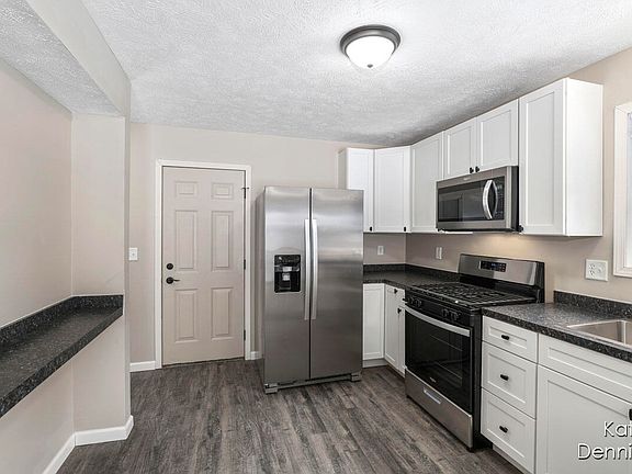 5th image of 113 Country Lake Dr