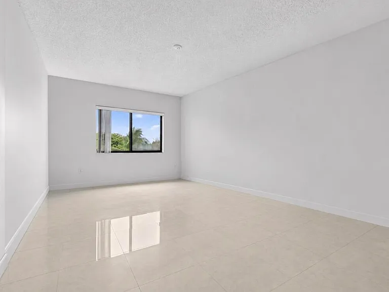 2105 Lavers Cir #403 — Photo 14