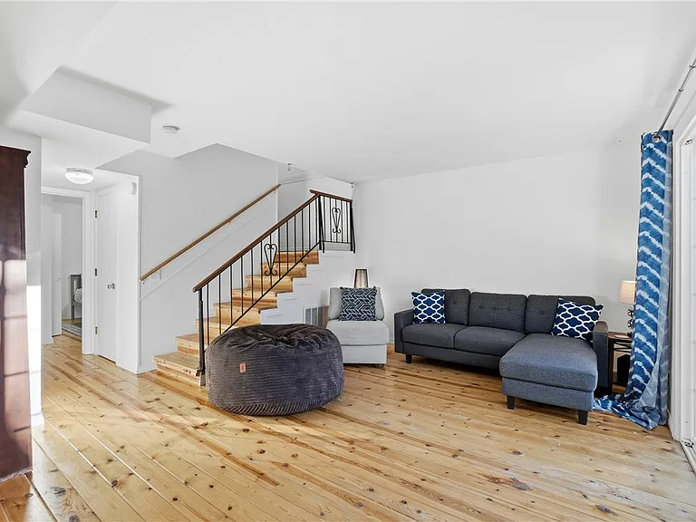 10 Dogwood Dr — Photo 17