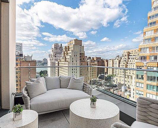 3rd image of 214 W 72nd St APT 16