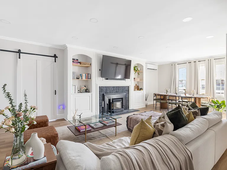 60 Stuyvesant Plz — Photo 1