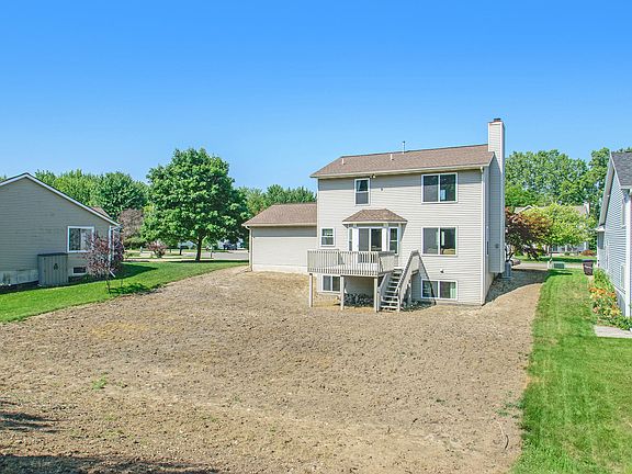 3rd image of 9164 Glengarry Ct SE