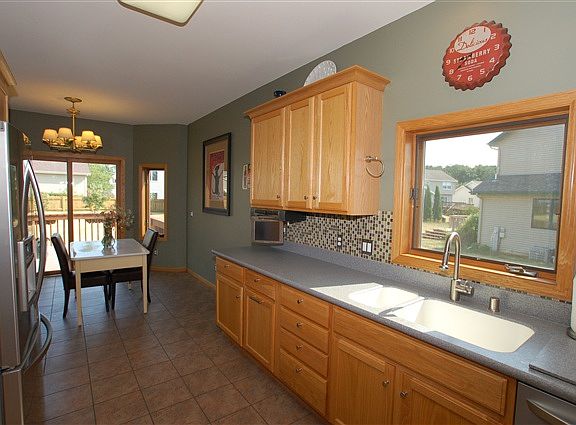 4th image of 5515 Sparkle Stone Cres