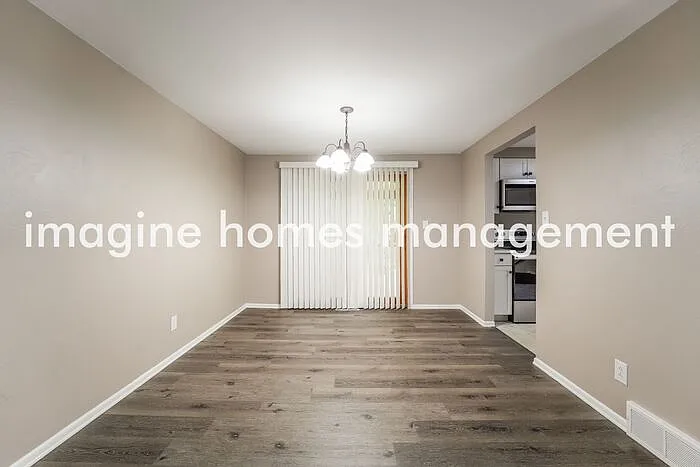 3 bed, 2.5 bath, 1649 sqft, $2,195 — Photo 3