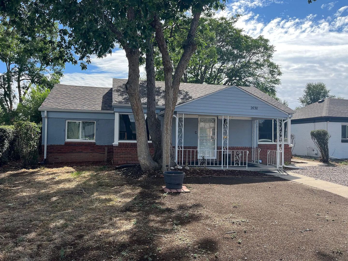 Charming 3-Bedroom Brick Home in North Park Hill Spacious Yard & Finished Basement — Photo 3
