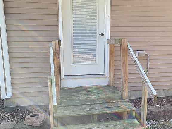 5th image of 218 Cedar Ct