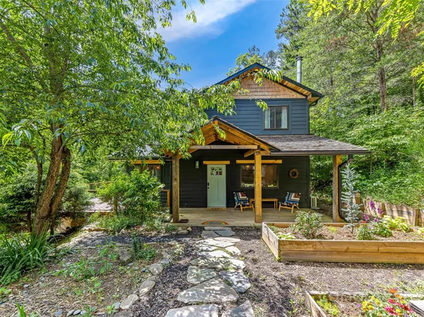 4 Libby Dr, Weaverville, NC 28787