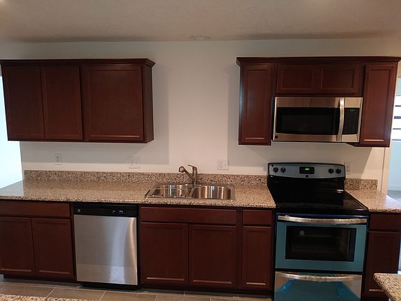 4th image of 1038 Holland St
