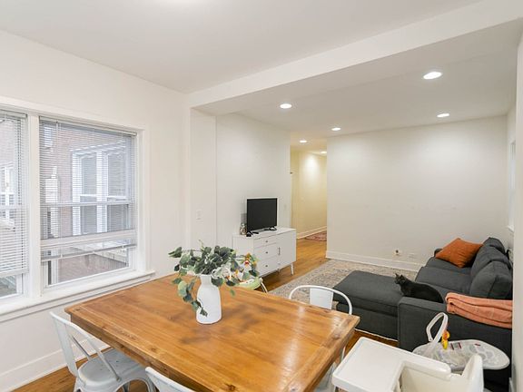 4th image of 3059 W Wilson Ave APT 1