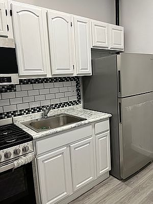 5th image of 1444 Gates Ave APT 3R