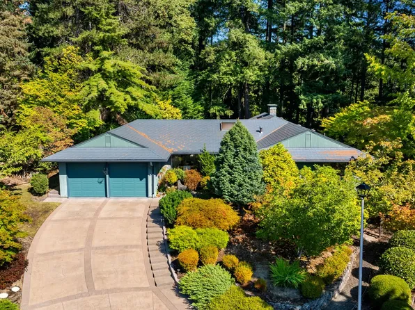 2820 SW Garden View Pl, Portland, OR 97225