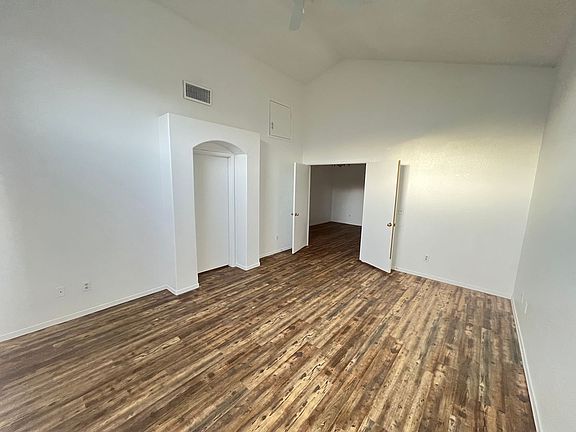 5th image of 135 Monteen Dr
