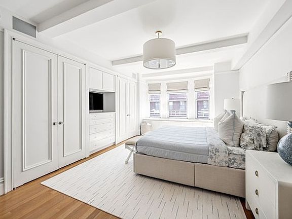 4th image of 215 W 78th St APT 4A