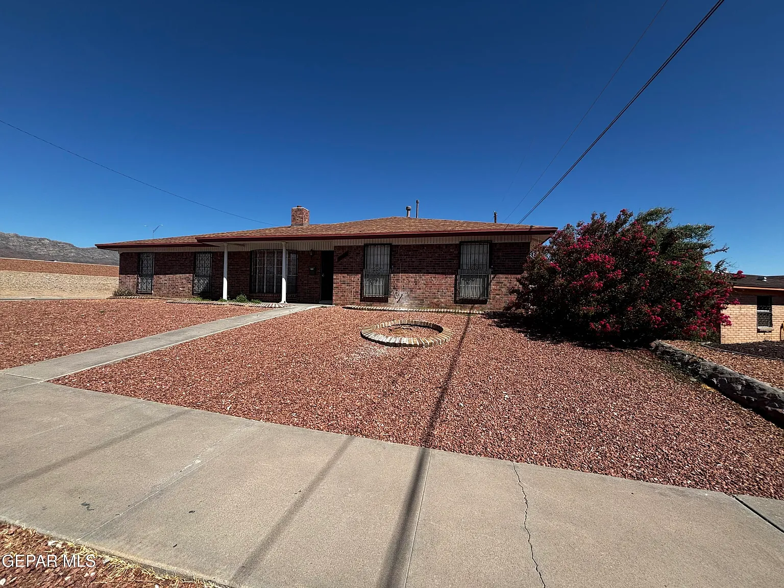 4 bed, 2.0 bath, 1972 sqft, $1,800 — Photo 1