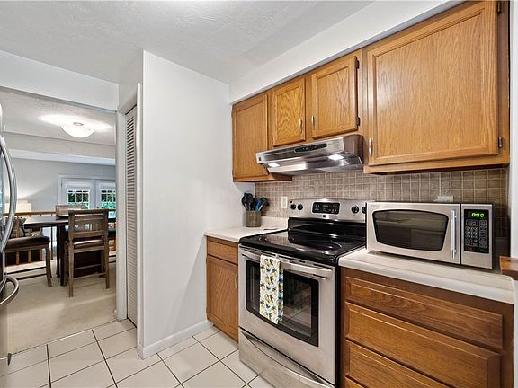 4th image of 125 Spruce Ct