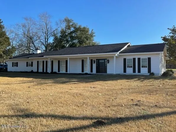 1949 E 3rd St, Forest, MS 39074