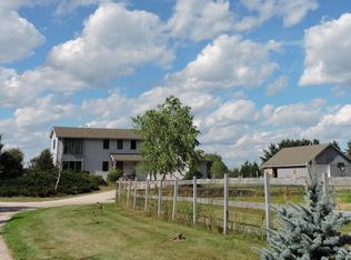 S105W37302 Estates Dr, Eagle, WI 53119