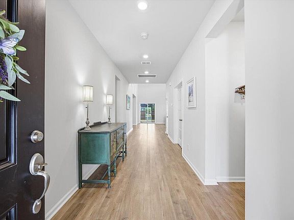 2nd image of 108 Woodland Oak Way