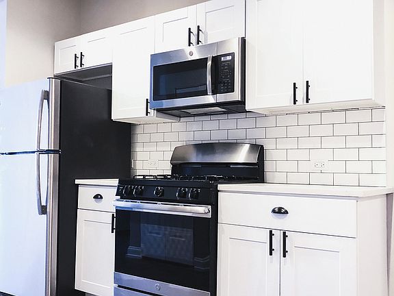 2nd image of 1724 N Talman Ave Unit 1F