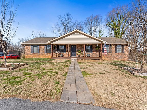 4th image of 1790 Seven Oaks Dr
