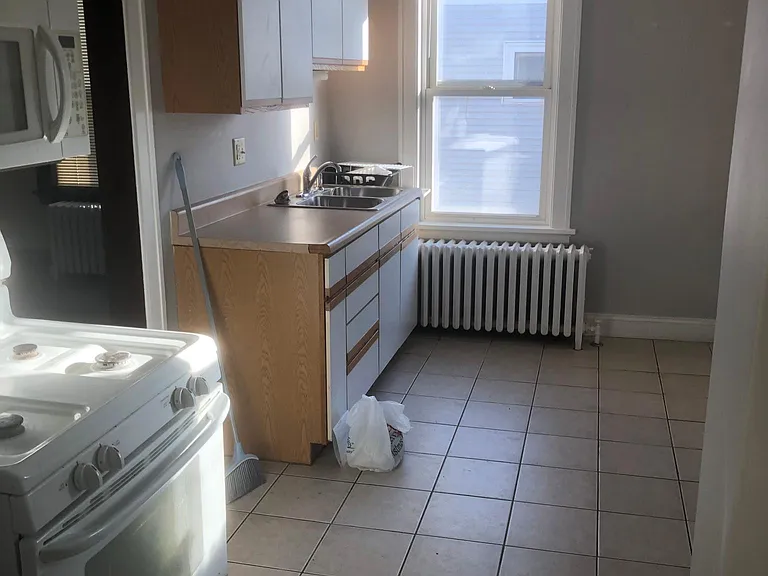 1215 E 3rd St #2 — Photo 4