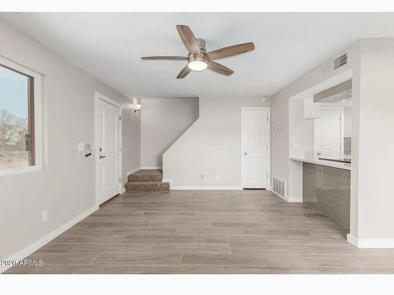 10207 N 8th St — Photo 5