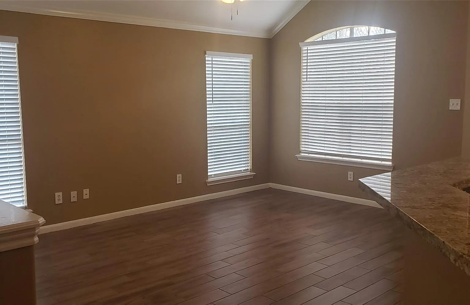 2 bed, 2.0 bath, 1215 sqft, $1,600 — Photo 4
