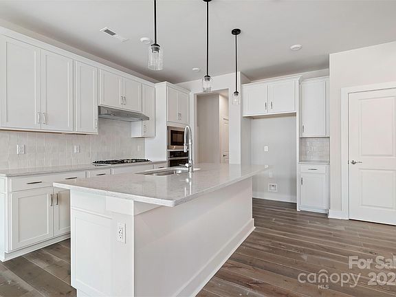 3rd image of 304 Ardmore Dr