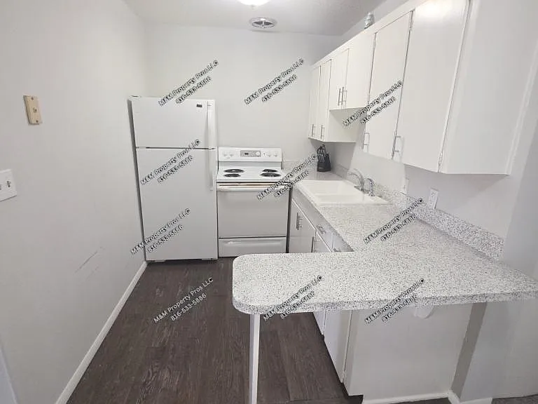 21 N Riley St — Photo 7