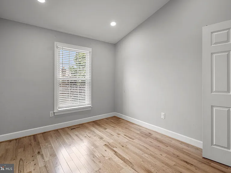 10 Loganwood Ct — Photo 24