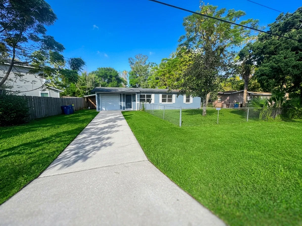 3 bed, 1075 sqft, $1,600 — Photo 1