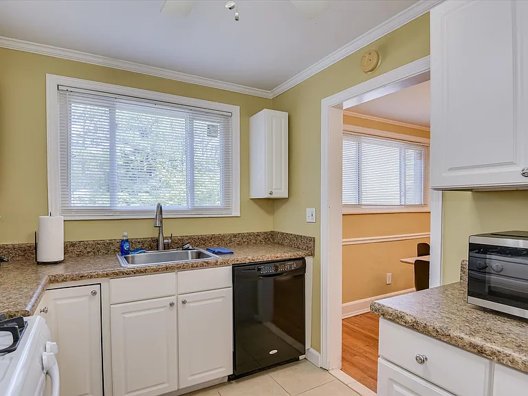 1803 Heath St — Photo 15