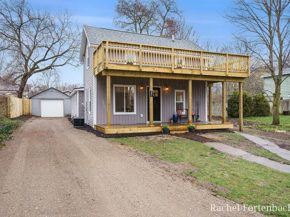 386 Pine St, Fruitport, MI 49415