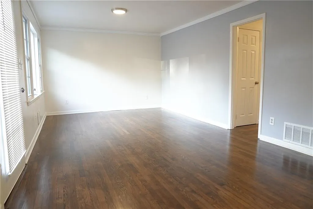 5 bed, 2.0 bath, 2000 sqft, $2,500 — Photo 4