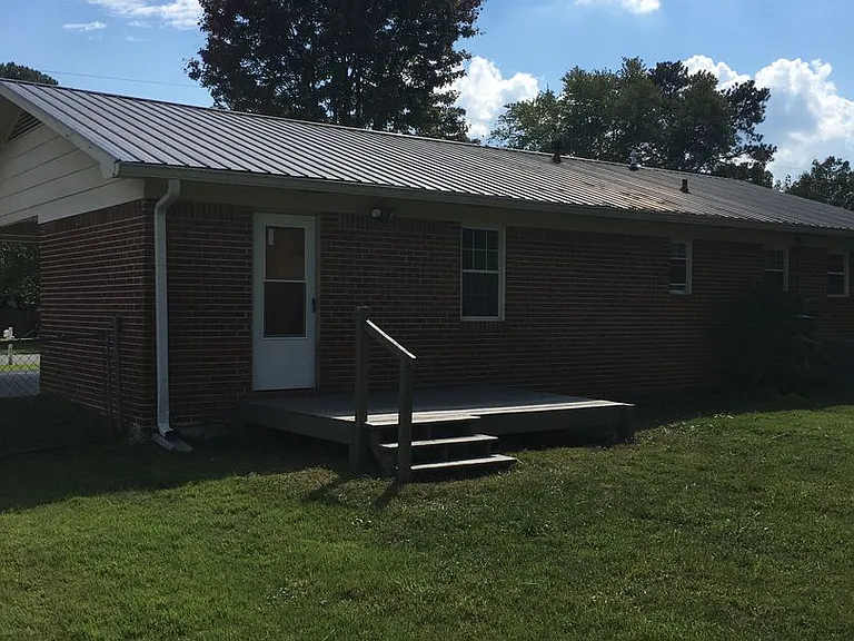 109 Lindsey Dr NW — Photo 3