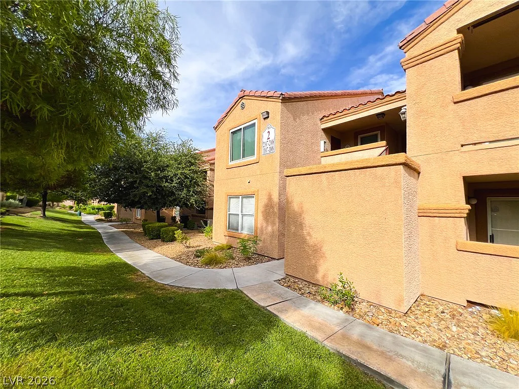 1 bed, 1.0 bath, 825 sqft, $1,264 — Photo 3