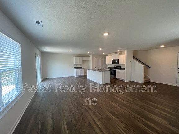 4th image of 239 Belle Ct