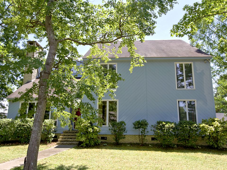 2nd image of 216 Tartan Rd