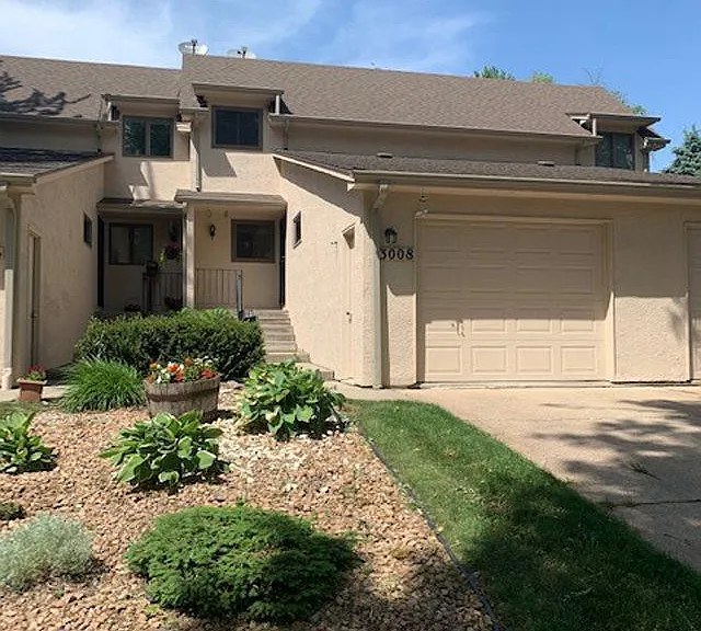 3008 E Klondike Trl — Photo 1