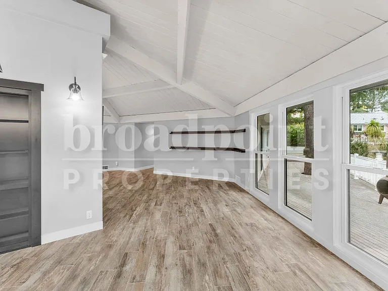 2113 Sleepy Hollow Rd — Photo 14