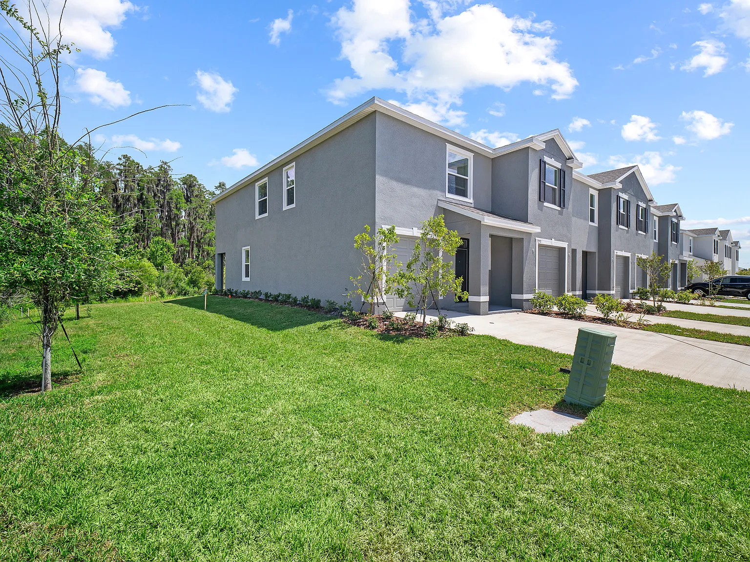 3 bed, 2.5 bath, 1758 sqft, $2,400 — Photo 3