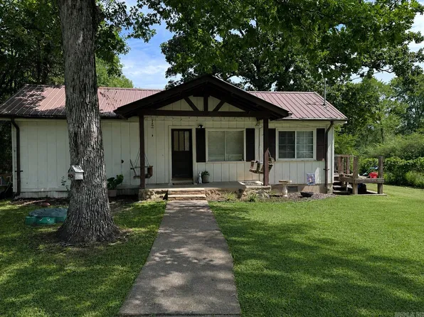 220 Grand Point Dr, Hot Springs, AR 71901