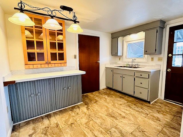 Kitchen & Entrance