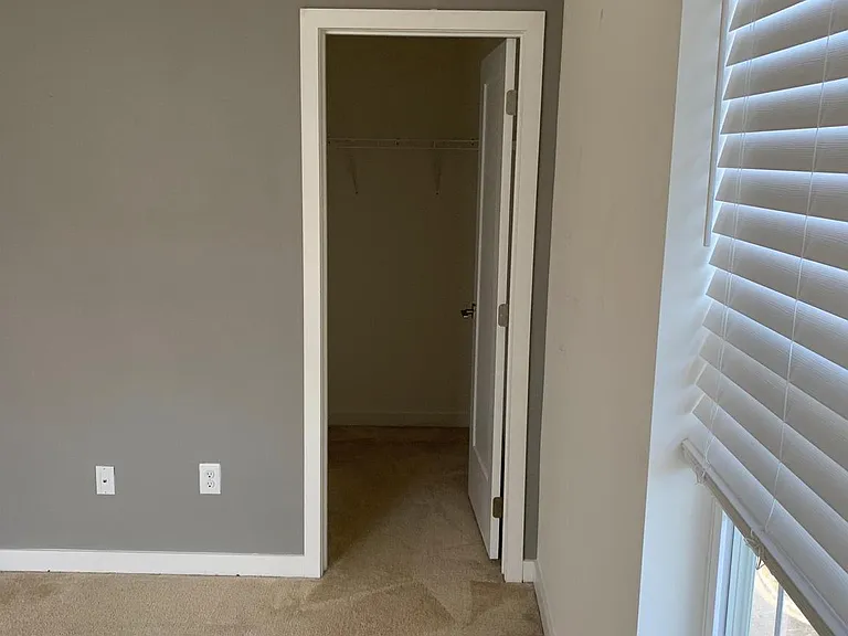 16 Manchester Dr — Photo 12