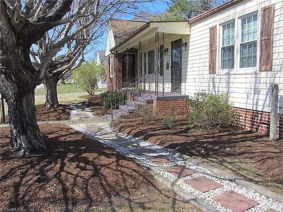 5th image of 207 Thomas St