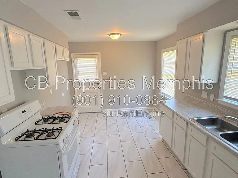 1570 Jay Cv — Photo 2