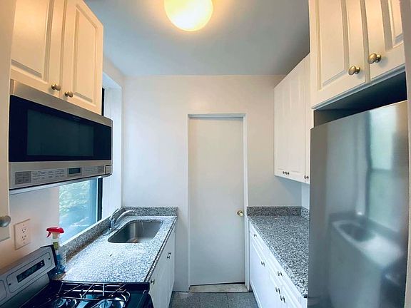 5th image of 136 W 71st St #3RR