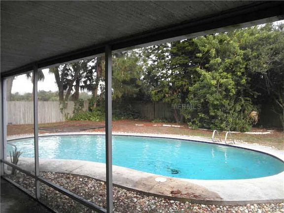 3rd image of 8323 Fountain Ave