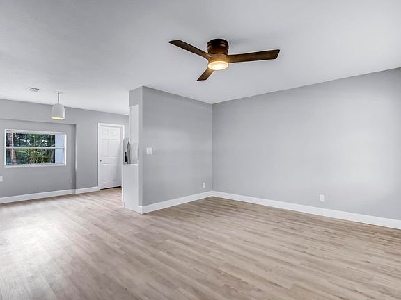4th image of 1523 SW 68th Way